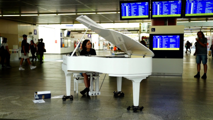 Open Piano am Bahnhof Floridsdorf